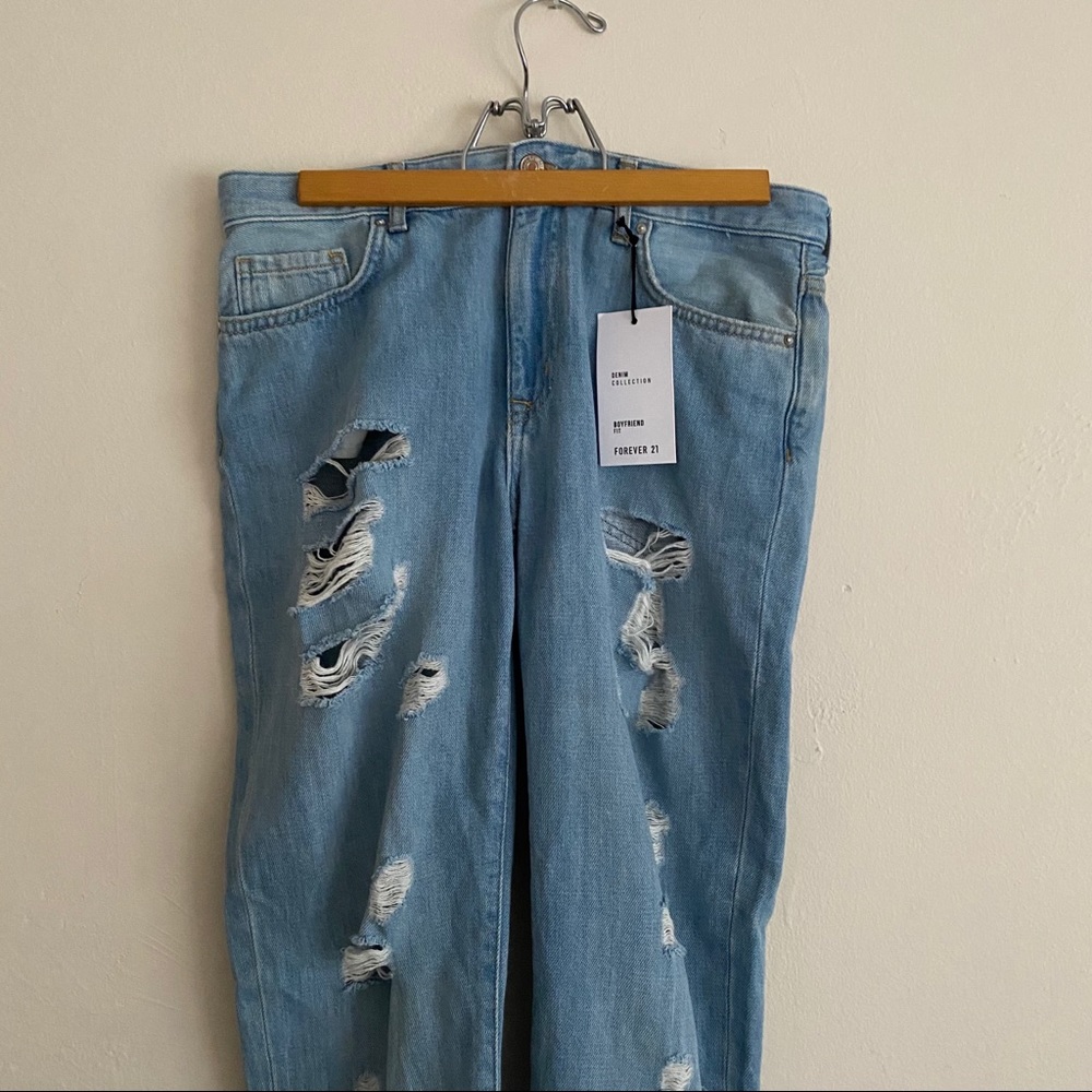 Forever 21 NEW Light blue Boyfriend jeans w Rips